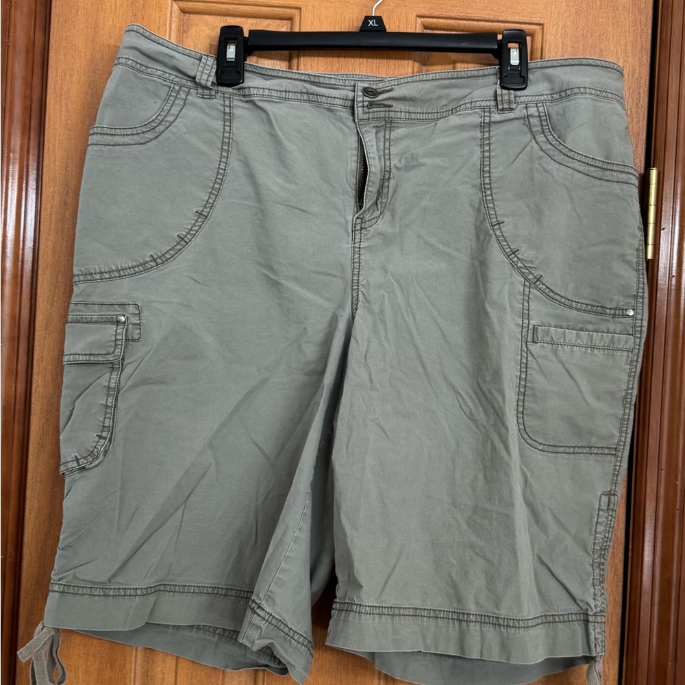 Lane Bryant Women’s Sage Cargo Pants Summer Shorts size 18